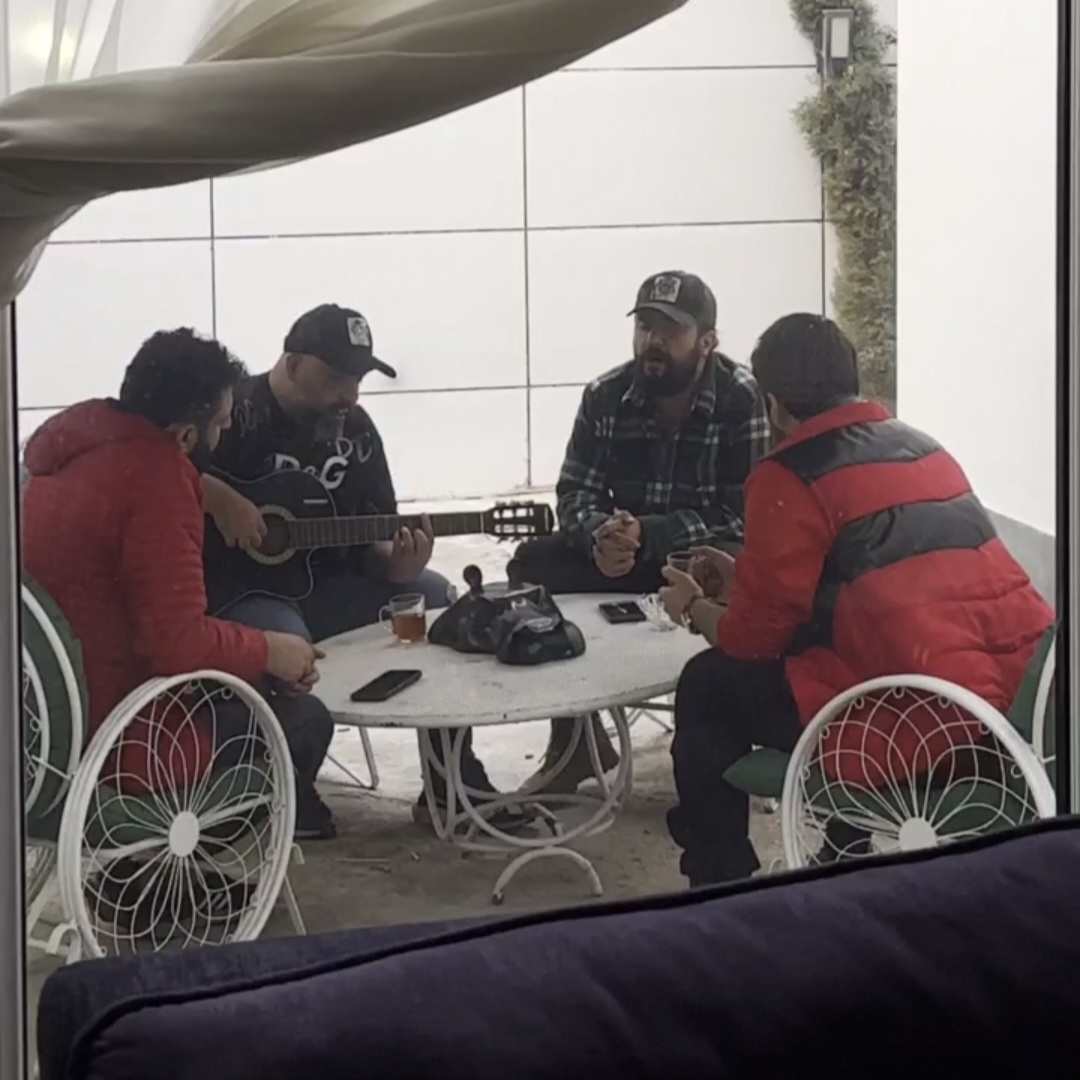دانلود اهنگ راکوب زﻳﺮ ﻟﺐ ﻗﻠﺒﻢ ﺟﺰ اﺳﻤﺘﻮ ﺻﺪا ﻧﻜﺮد